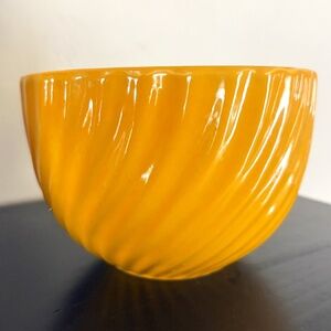 Edible Arrangements ceramic planter pot;  round